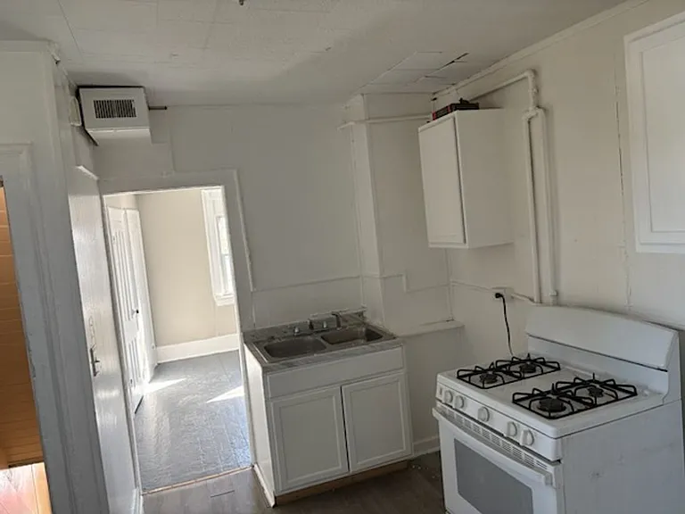 104 Steuben St — Photo 8
