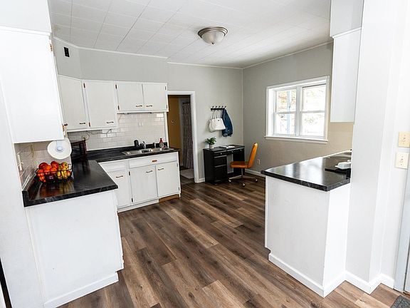 3rd image of 2909 Exeter St