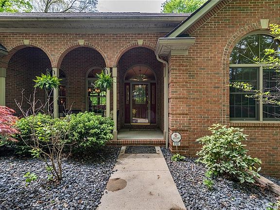 4th image of 1107 Wildwood Dr