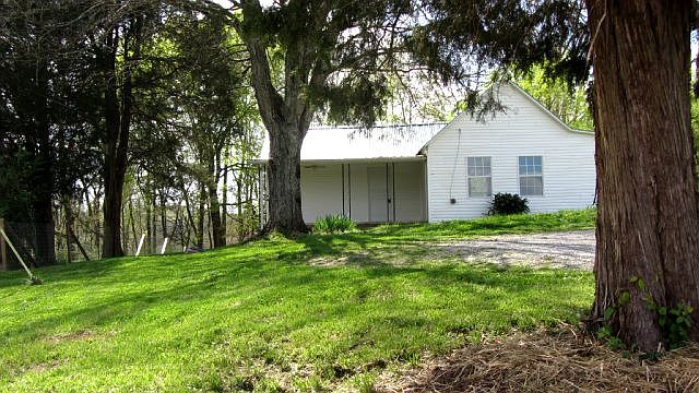 2nd image of 2558 Cochran Rd