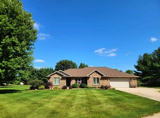 N3560 Sunrise Ct, New London, WI 54961