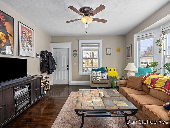 3rd image of 312 Palmer St NE