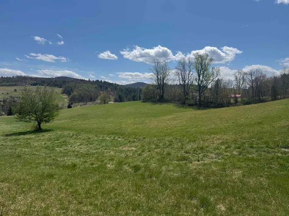 2 Canning Factory Rd SW, Floyd, VA 24091