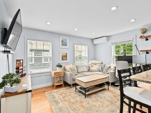 13 Emmet St #1, South Boston, MA 02127