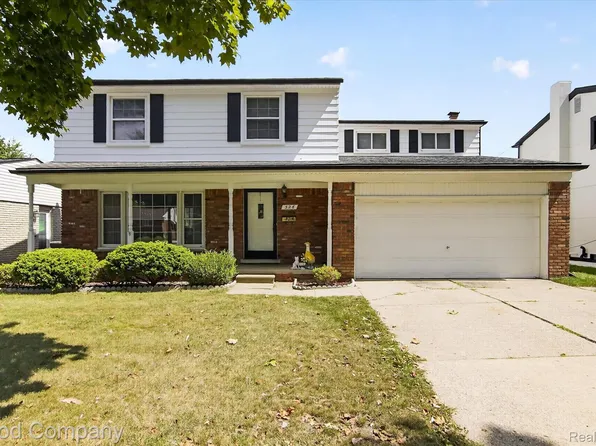 326 N Manitou Ave, Clawson, MI 48017