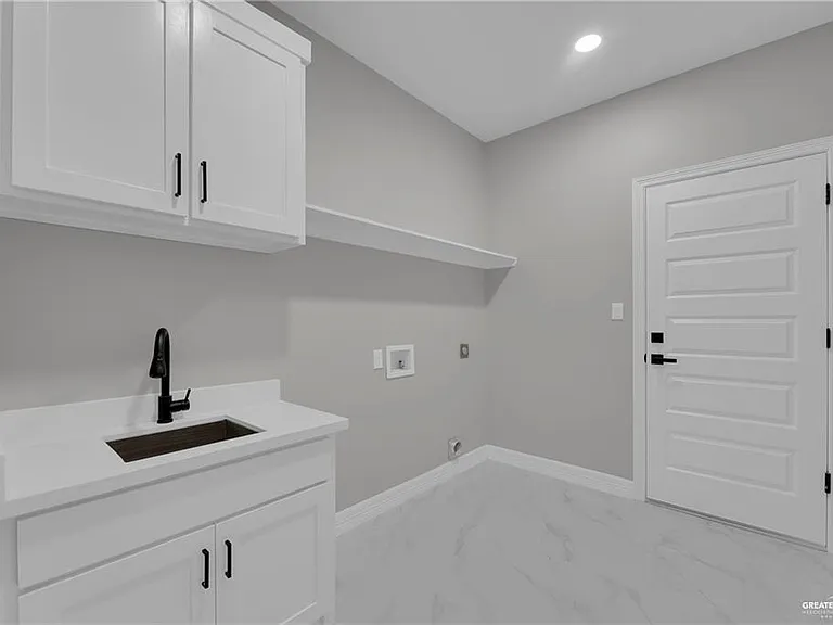 1305 W Oscar St — Photo 12