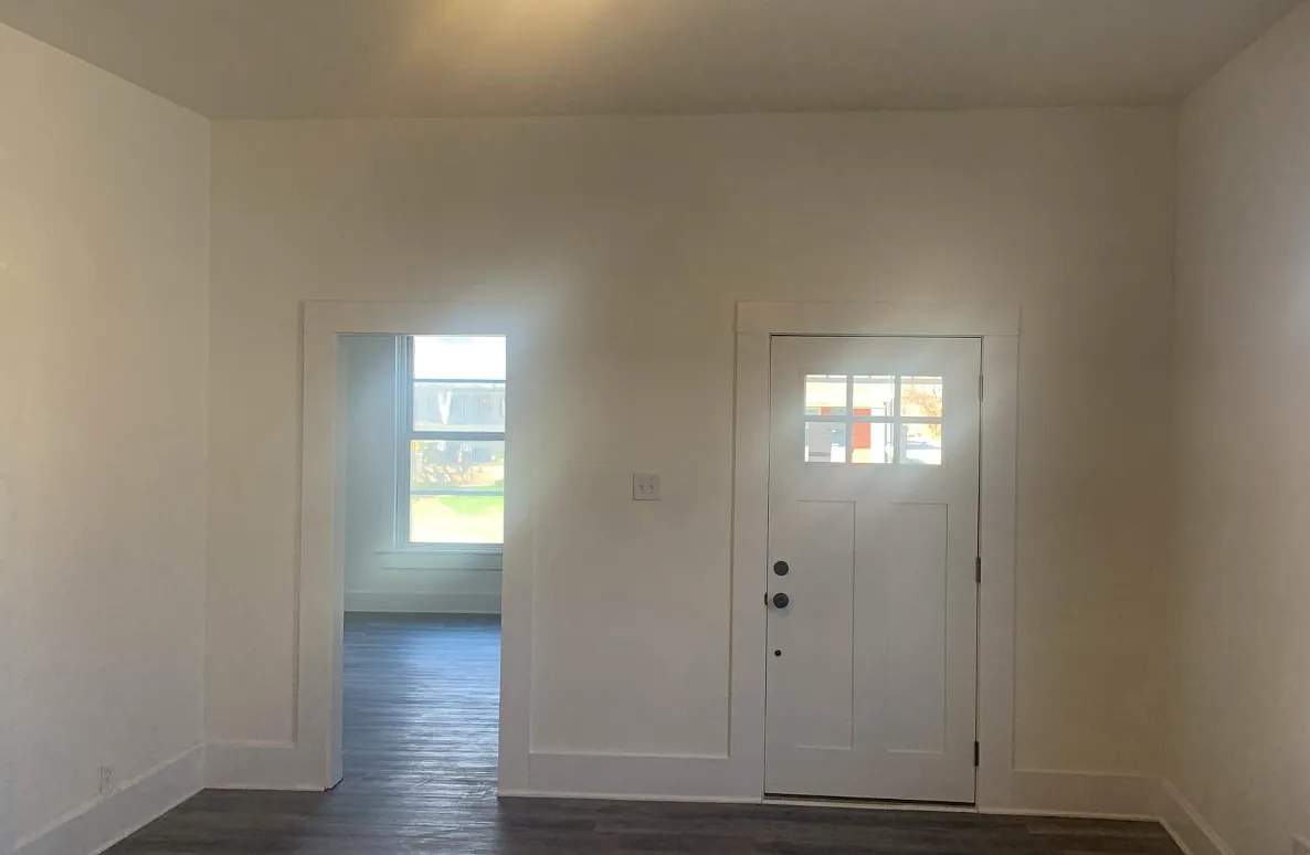 3 bed, 2468 sqft, $1,700 — Photo 3