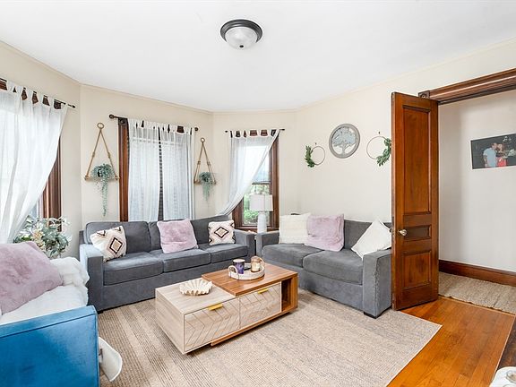 3rd image of 18 Maple St