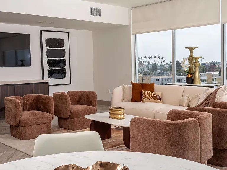 Our resident lounge has gorgeous views of Koreatown & Downtown LA.
