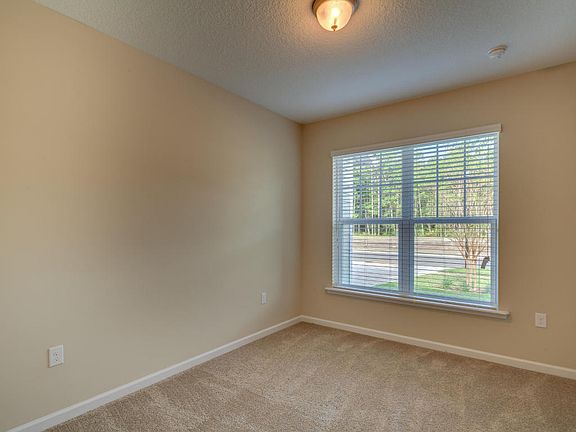 5th image of 192 Pindo Palm Dr
