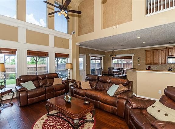 5th image of 1812 Lake Whitney Ln
