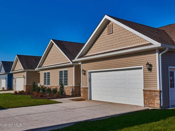 104 Normandy Dr, Jessup, PA 18434