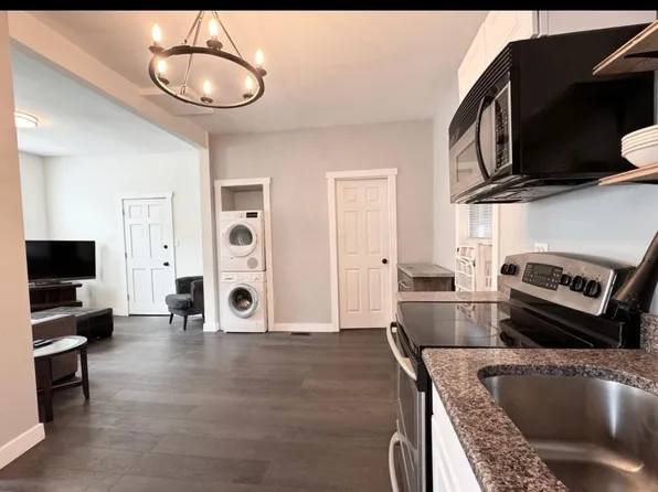 645 W 16th St #1, Chicago, IL 60616