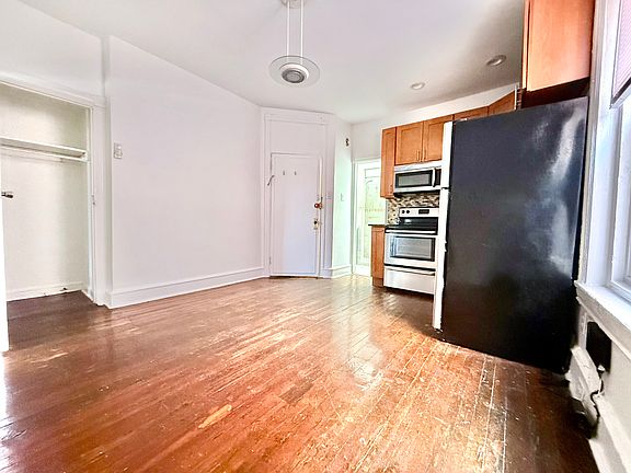 5th image of 220 Buckingham Pl #1A3