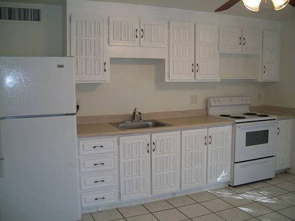 CUTE BRIGHT KITCHEN