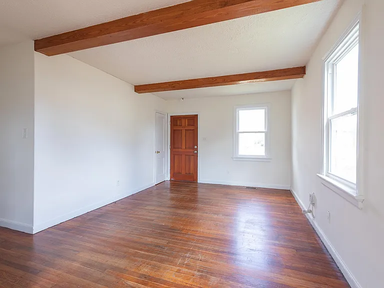 101 S Cedar Ave — Photo 2