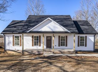 5 Lovers Ln, Lawrenceburg, TN 38464