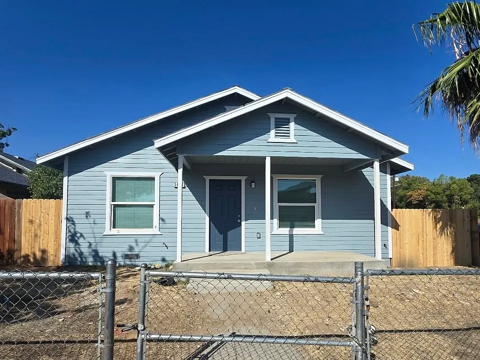 3461 E McKenzie Ave