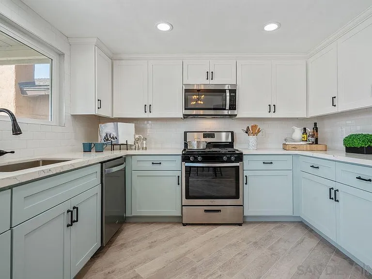 1136 East Ln — Photo 14