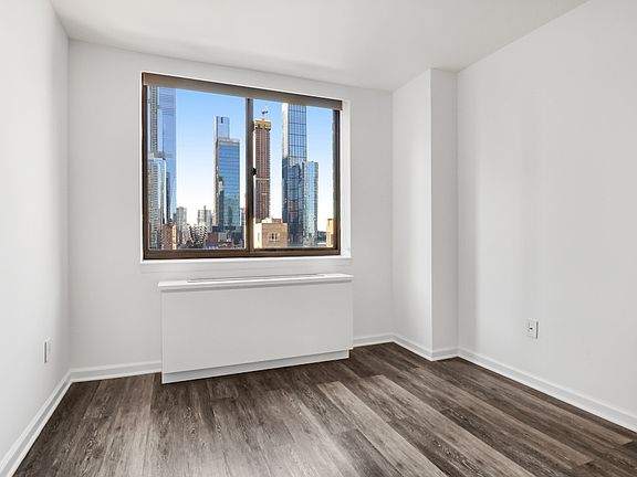 5th image of 520 W 43rd St APT 7Q