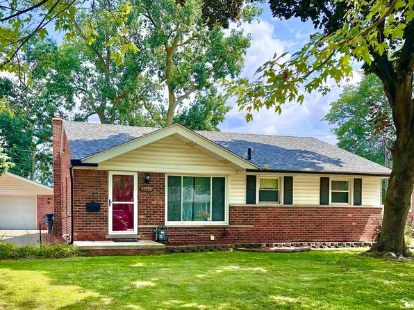 11318 Hillcrest St, Livonia, MI 48150