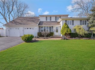 736 Milligan Ln, West Islip, NY 11795