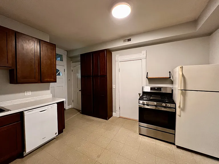 1811 W Cortland St #G-1 — Photo 8