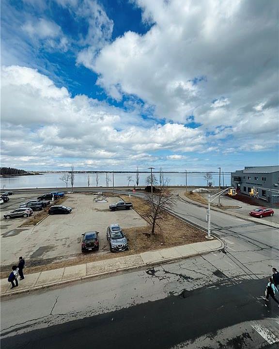2nd image of 195 Main St