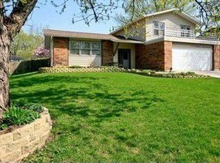8039 Westview Ln, Woodridge, IL 60517