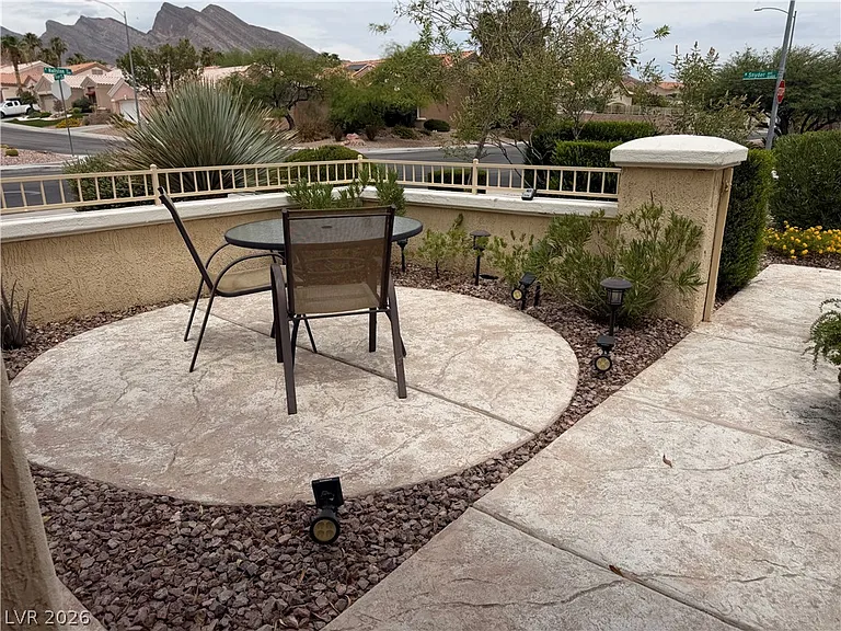 10433 Snyder Ave — Photo 3