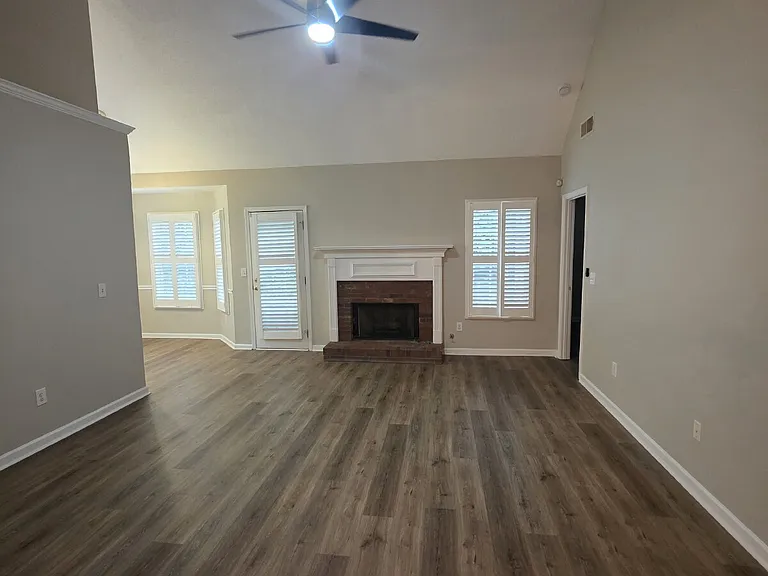 120 Cloverwood Dr — Photo 13