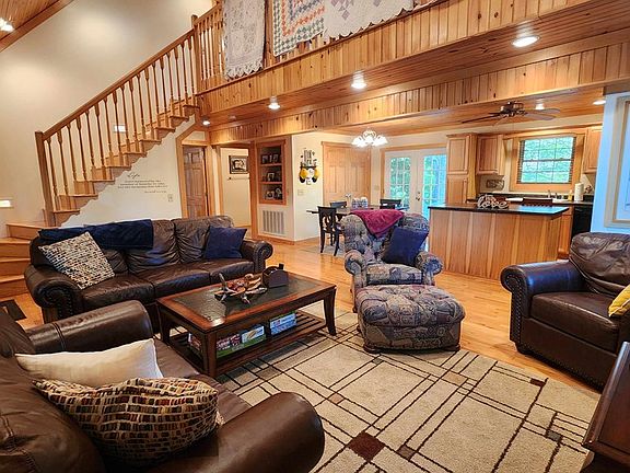 3rd image of 257 Fannys Creek Dr