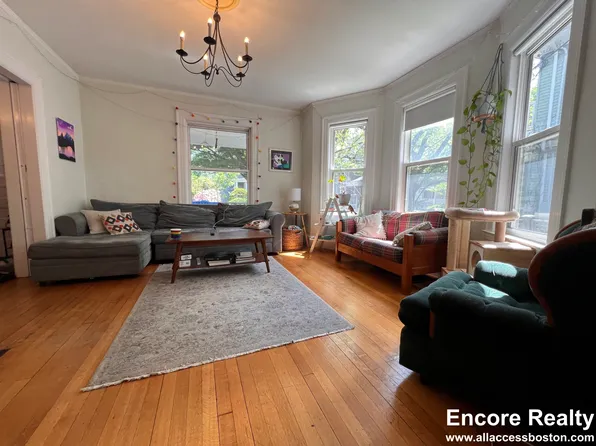 9 Kenwood St, Brookline, MA