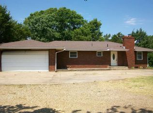861 E 40th St S, Wellington, KS 67152