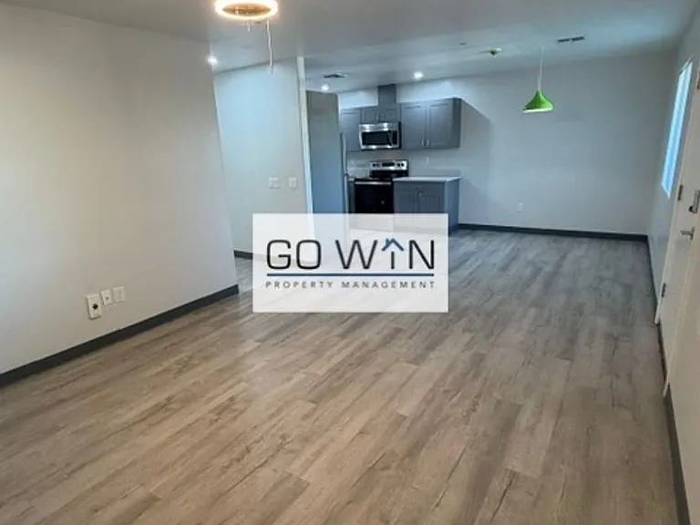 23 E Illini St — Photo 28
