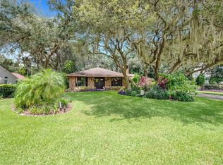 9813 Fairway Cir, Leesburg, FL 34788