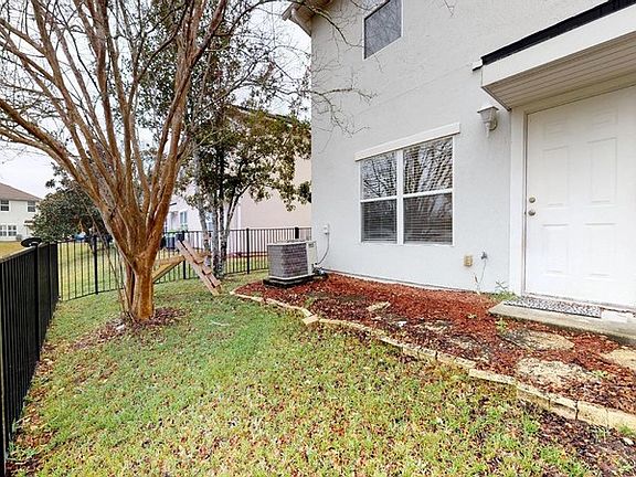 5th image of 900 Southern Creek Dr