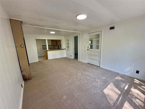 2nd image of 215 W 3rd St