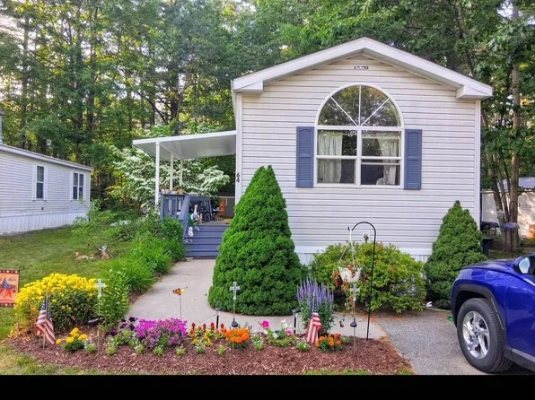 64 Maple Dr, Gorham, ME 04038