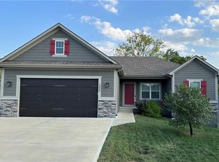 10007 E 212th St, Peculiar, MO 64078
