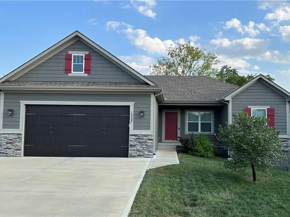 10007 E 212th St, Peculiar, MO 64078