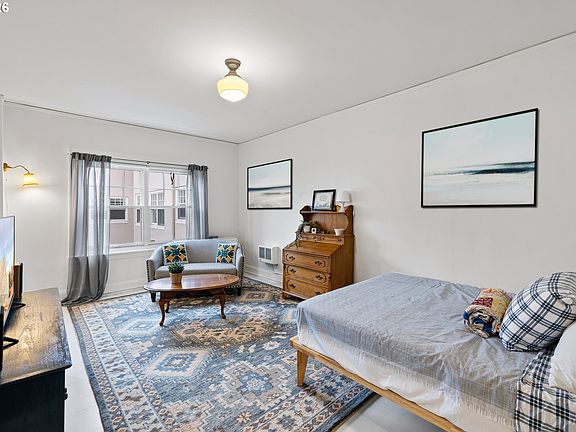 4th image of 2015 NW Flanders St APT 513