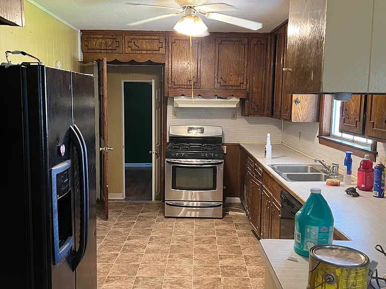 1408 Missouri St — Photo 3
