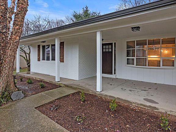 3rd image of 85 Lexington Dr