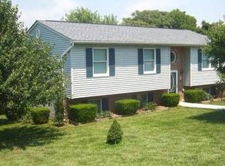 26 Wise Ave, Strasburg, VA 22657