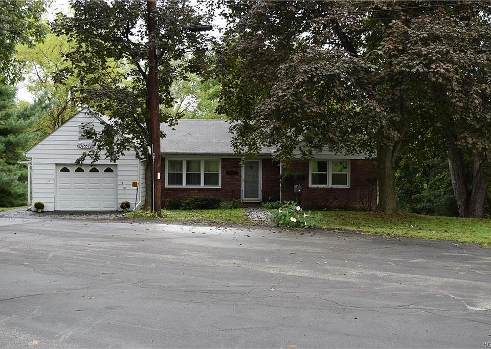 1st image of 11 Fanewood Dr