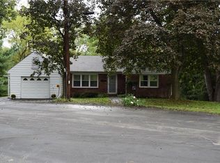11 Fanewood Dr, New Windsor, NY 12553