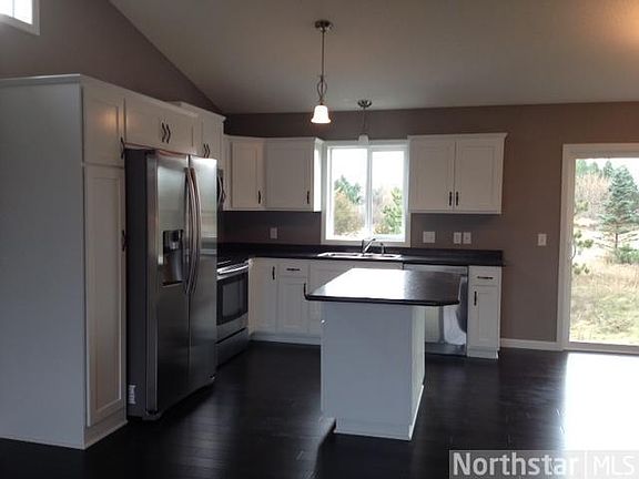 4th image of 602 10th Ave NE