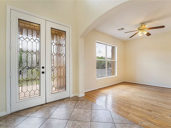 5th image of 824 Bussora Rose Dr