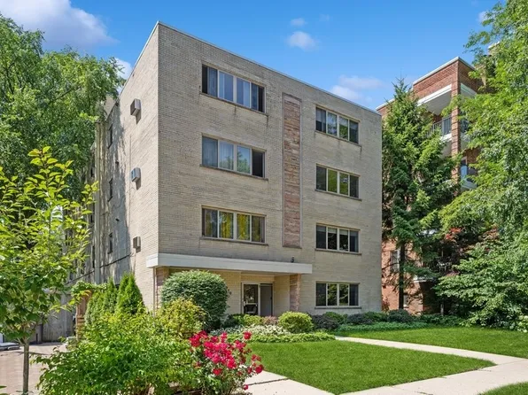 2710 Central St APT 3W, Evanston, IL 60201
